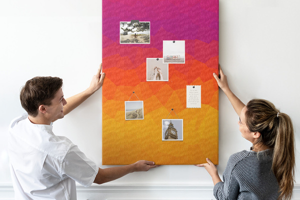 Tablero de corcho para pared con diseño de degradado en tonos naranja y morado