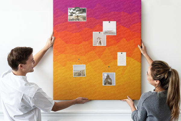 Tablero de corcho para pared con diseño de degradado en tonos naranja y morado
