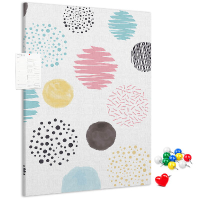 Tablero de corcho con diseño de manchas y líneas coloridas