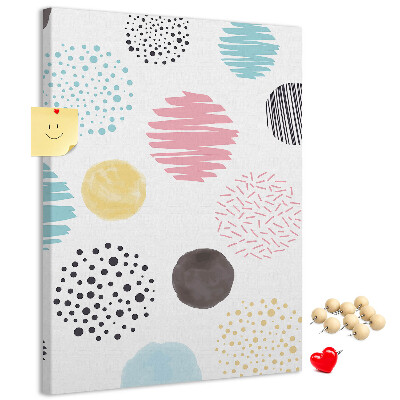 Tablero de corcho con diseño de manchas y líneas coloridas