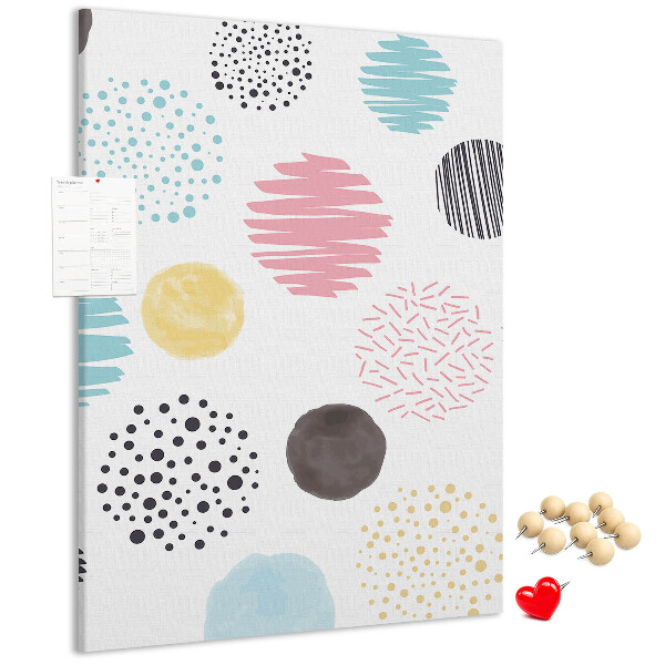 Tablero de corcho con diseño de manchas y líneas coloridas