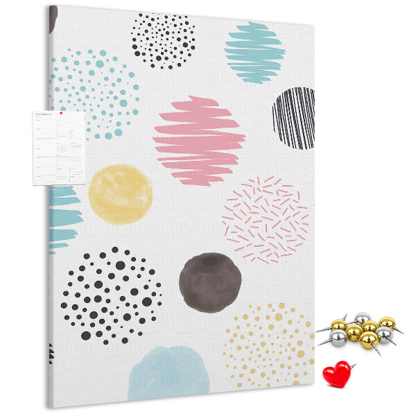 Tablero de corcho con diseño de manchas y líneas coloridas