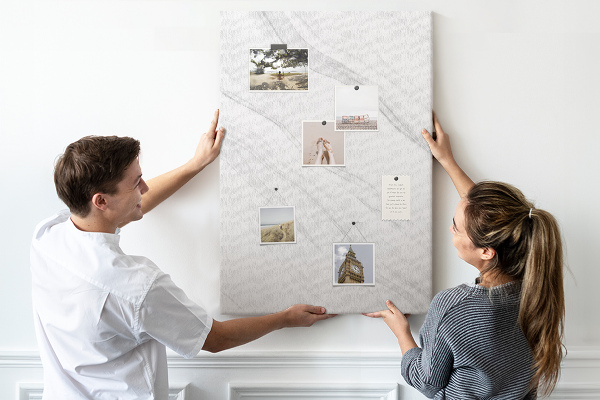 Tablero de corcho para pared Elegante estampado de mármol en tonos grises.