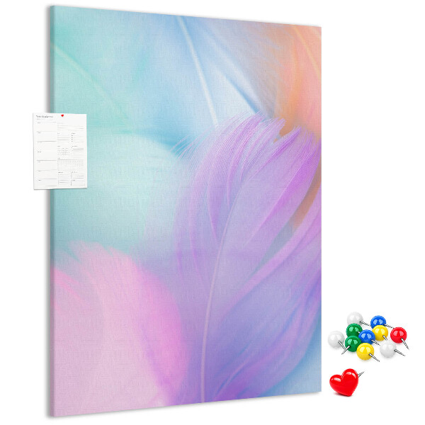 Pizarra de corcho decorativa con diseño de delicadas plumas en tonos pastel