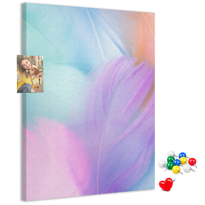 Pizarra de corcho decorativa con diseño de delicadas plumas en tonos pastel