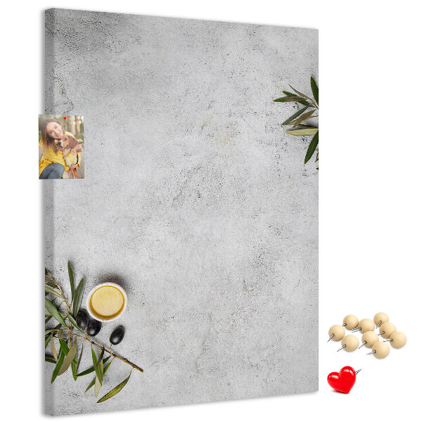 Tablero de corcho con fondo minimalista en tono verde oliva