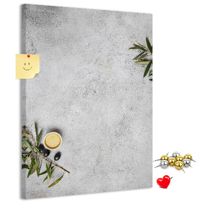 Tablero de corcho con fondo minimalista en tono verde oliva
