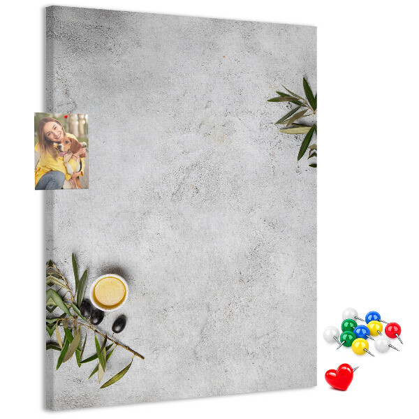Tablero de corcho con fondo minimalista en tono verde oliva