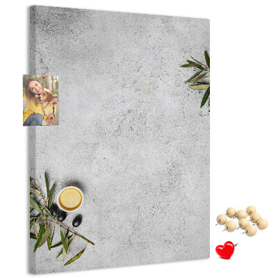 Tablero de corcho con fondo minimalista en tono verde oliva