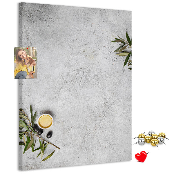 Tablero de corcho con fondo minimalista en tono verde oliva