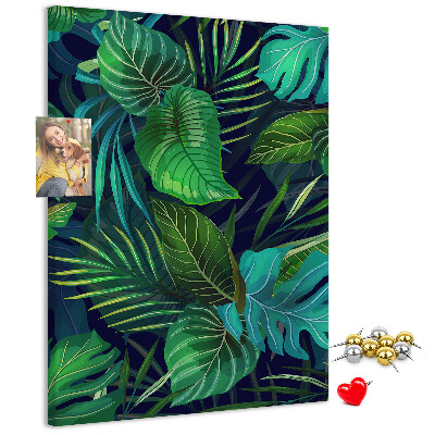 Pizarra de corcho decorativa diseño de hojas tropicales sobre fondo oscuro