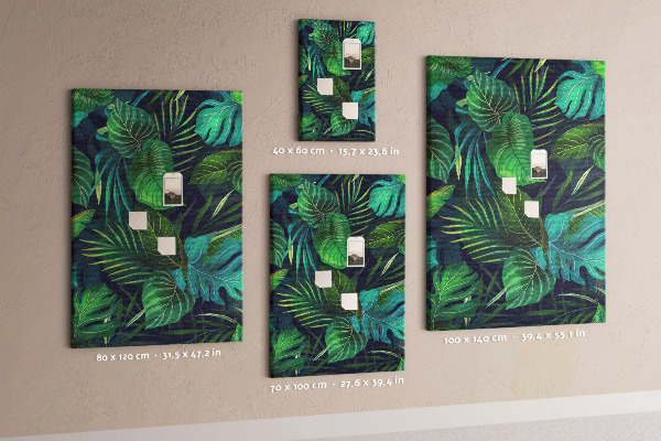 Pizarra de corcho decorativa diseño de hojas tropicales sobre fondo oscuro