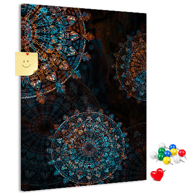 Decoración pizarra de corcho Diseños intrincados de mandalas sobre un fondo oscuro