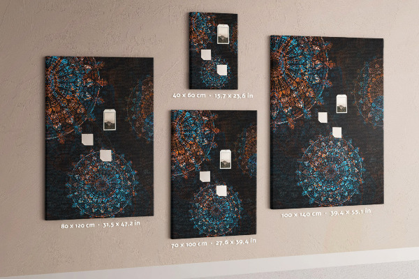 Pizarra de corcho decorativa con diseños de mandalas intrincados sobre fondo oscuro