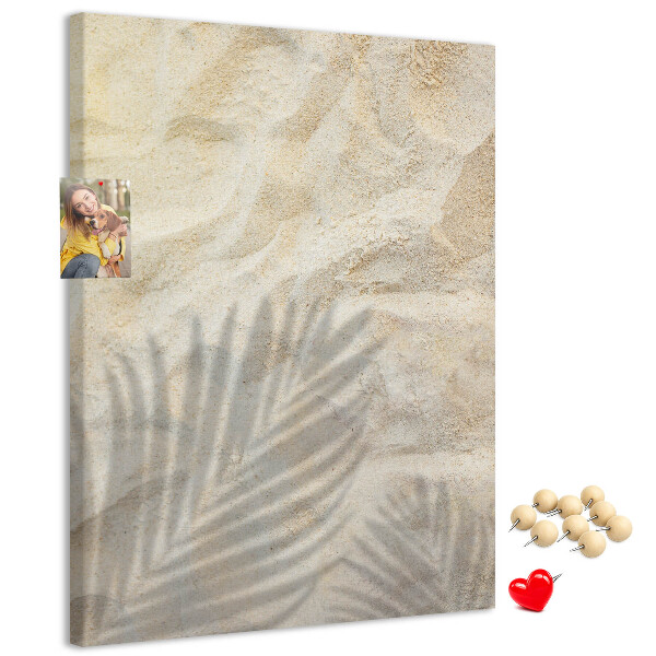 Tablero de corcho para pared con diseño de arena del desierto y la delicada sombra de una hoja