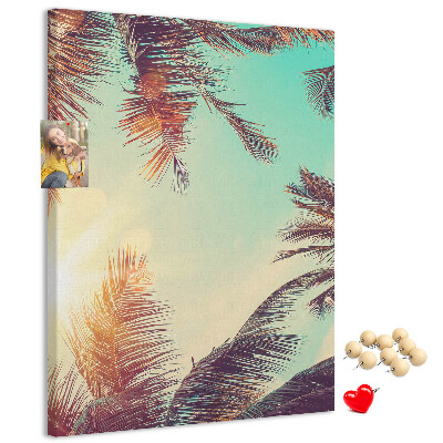 Tablero de corcho para pared diseño de hojas de palmera tropical bajo el sol poniente