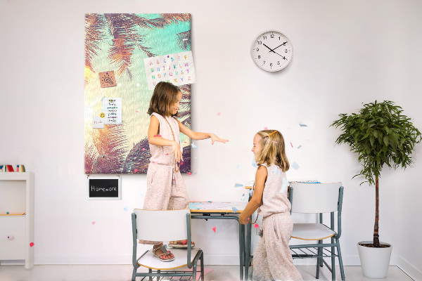 Tablero de corcho para pared diseño de hojas de palmera tropical bajo el sol poniente