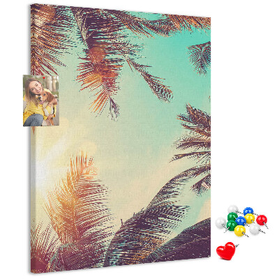 Tablero de corcho para pared diseño de hojas de palmera tropical bajo el sol poniente