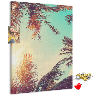 Tablero de corcho para pared diseño de hojas de palmera tropical bajo el sol poniente