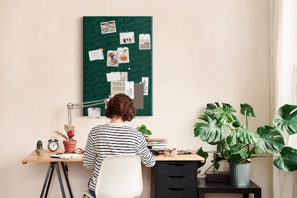 Pizarra de corcho decorativa con diseño de hojas sobre fondo verde oscuro