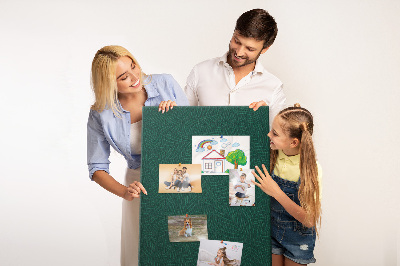 Pizarra de corcho decorativa con diseño de hojas sobre fondo verde oscuro