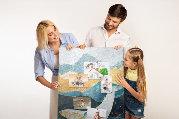 Tablero de corcho para pared diseño de ballena entre olas montañosas