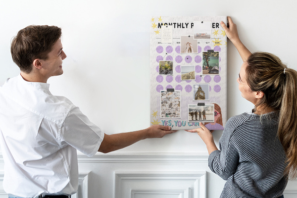 Tablero de corcho para pared planificador mensual con puntos de colores
