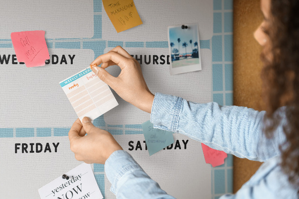 Tablón de corcho Agenda semanal con un lindo gato