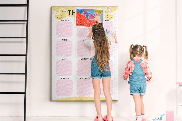 Pizarra de corcho decorativa calendario alegre con motivo de pájaros