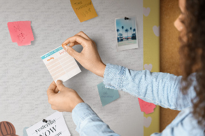 Tablero de corcho para pared diseño con cuaderno, corazones y una taza