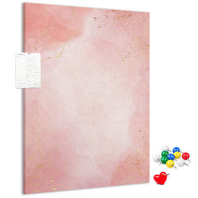 Tablero de corcho con un delicado fondo rosa y detalles dorados