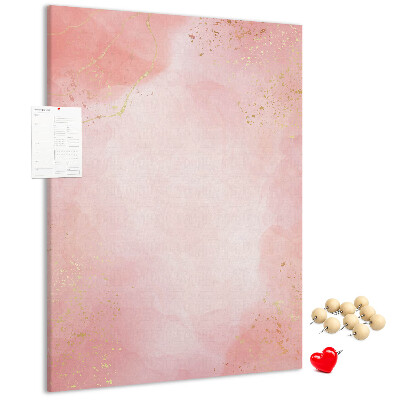 Tablero de corcho con un delicado fondo rosa y detalles dorados