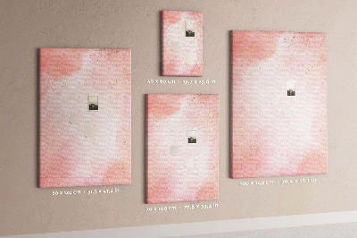 Tablero de corcho con un delicado fondo rosa y detalles dorados