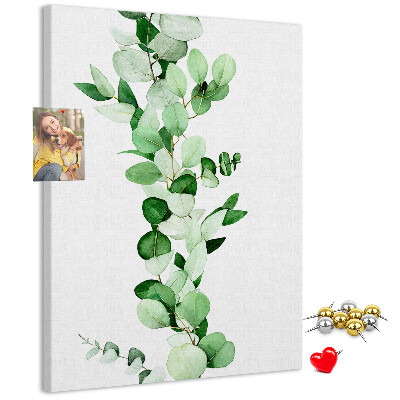 Pizarra de corcho decorativa hojas verdes sobre un fondo claro
