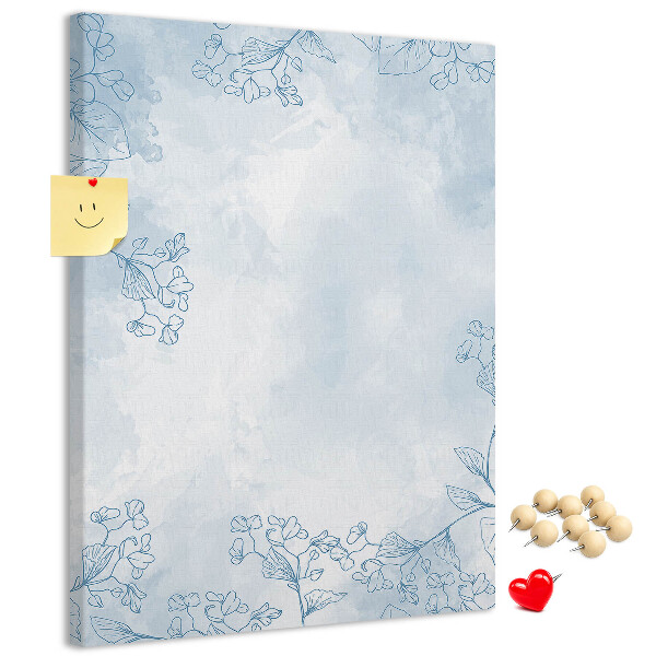 Tablero de corcho para pared con diseño de delicadas flores azules sobre fondo de acuarela