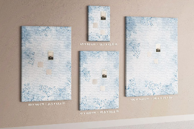 Tablero de corcho para pared con diseño de delicadas flores azules sobre fondo de acuarela