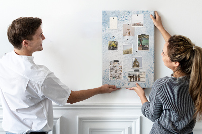 Tablero de corcho para pared con diseño de delicadas flores azules sobre fondo de acuarela