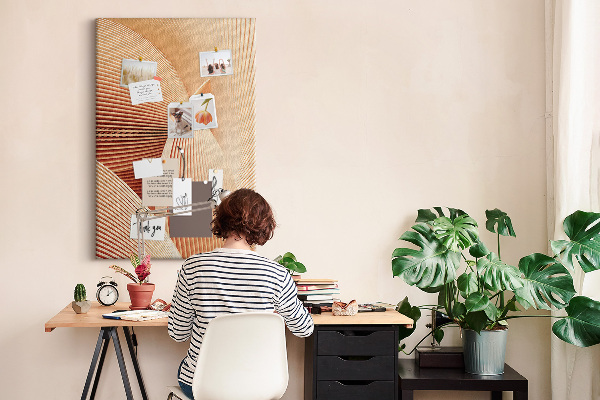 Tablero de corcho para pared Ondas y curvas en tonos beige.