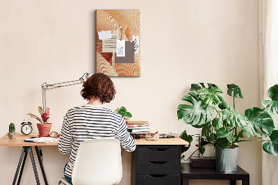Tablero de corcho para pared Ondas y curvas en tonos beige.