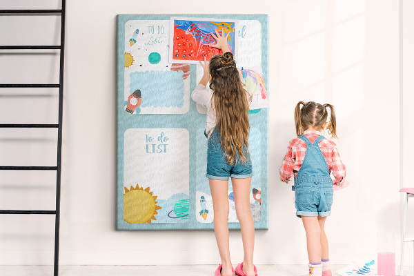 Tablero de corcho para pared con diseño de agenda cósmica y motivo planetario