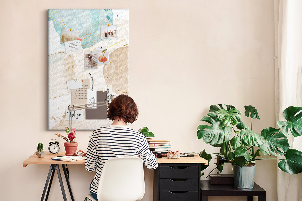 Tablero de corcho para pared con diseño de formas abstractas en colores delicados