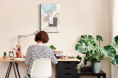 Tablero de corcho para pared con diseño de formas abstractas en colores delicados