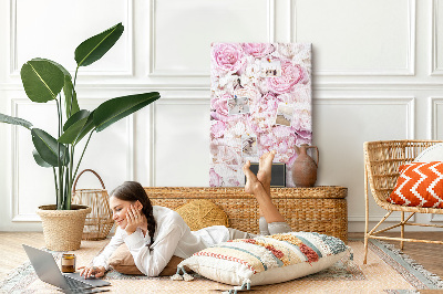 Pizarra de corcho decorativa con diseño de flores rosas en combinación de colores delicada