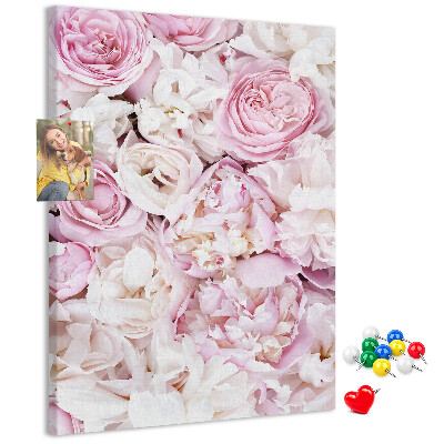 Pizarra de corcho decorativa con diseño de flores rosas en combinación de colores delicada