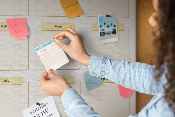 Tablón de corcho Calendario anual para la planificación de eventos
