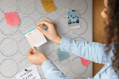 Tablero de corcho Reto de 30 días con espacio para notas.