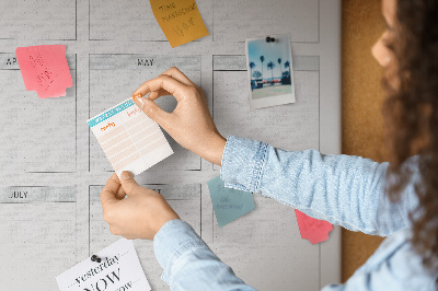 Tablero de corcho Planificar los objetivos mensuales en el calendario.
