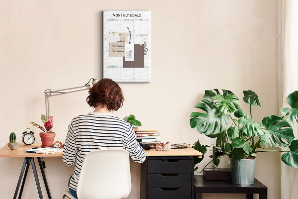 Tablero de corcho Planificar los objetivos mensuales en el calendario.