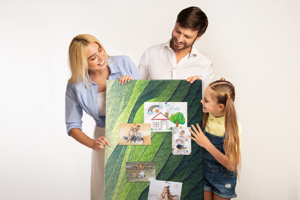 Pizarra de corcho decorativa con diseño de ondas de hojas verdes en tonos sutiles