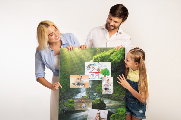 Decoración pizarra de corcho Valle verde con una cascada y un arroyo.